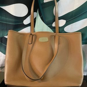 Michael Kors Jet Set Medium Tote